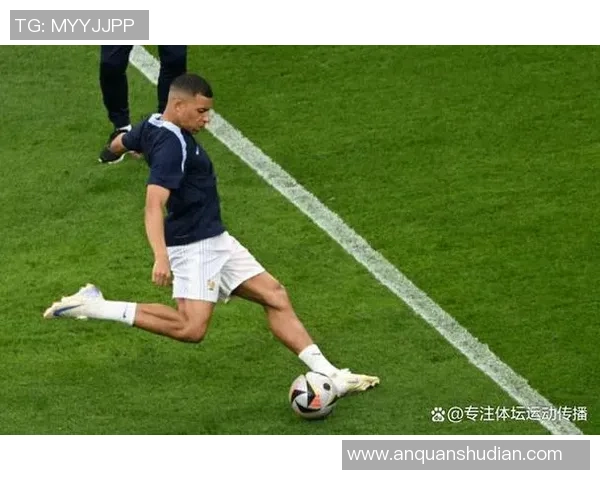 足球明星帅气图鉴高清图赏析带你领略球场风采与魅力瞬间